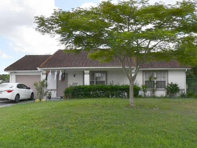 1189 Sw Broadview Street - Photo 1
