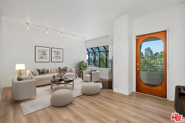 3023 Berkeley Avenue - Photo 1