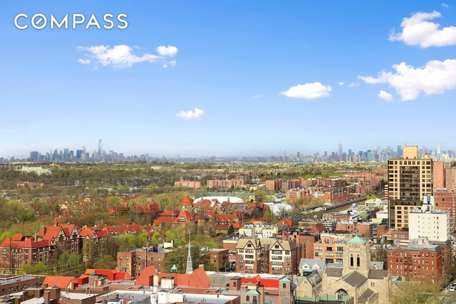 Queens Boulevard - Photo 1