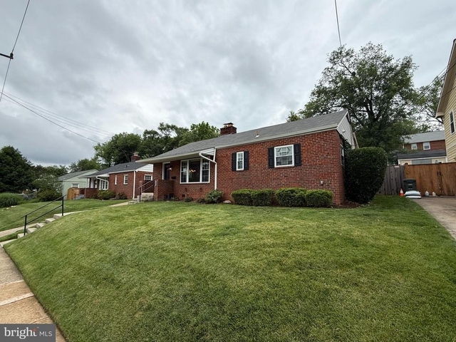 2632 N Sycamore Street - Photo 1