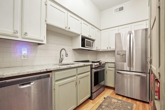 2810 Nueces St - Photo 1