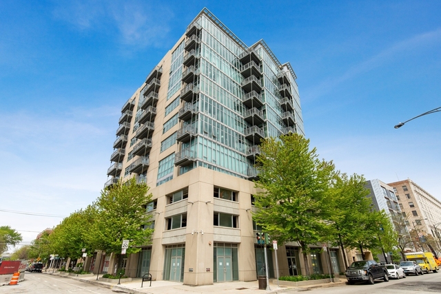 1000 W Leland Avenue - Photo 1