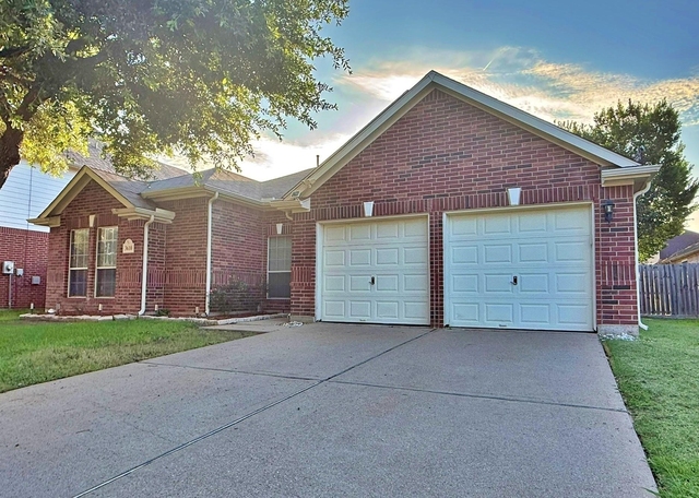 3610 Maple Pass Court - Photo 1