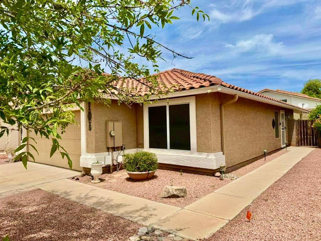 7568 W Kerry Lane - Photo 1