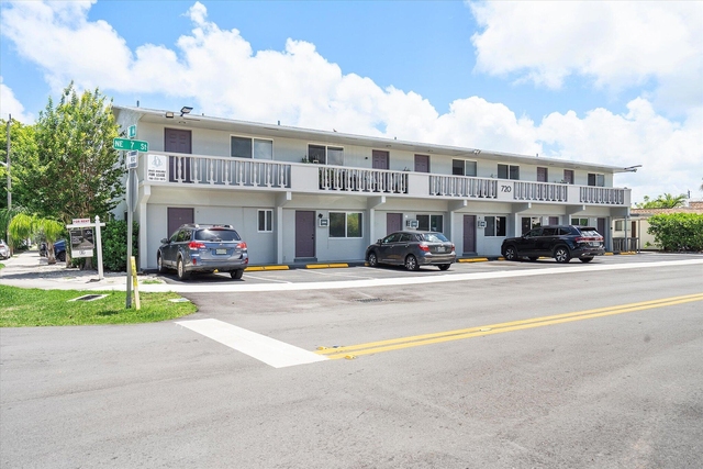 720 Ne 7th Street - Photo 1