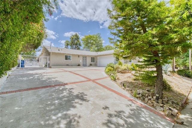 20516 Clark Street - Photo 1