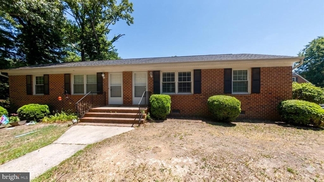 216 W Broaddus Avenue - Photo 1