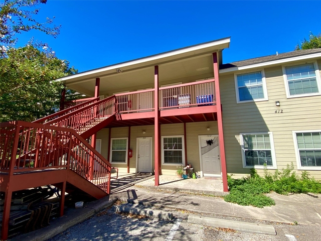412 Burleson St - Photo 1
