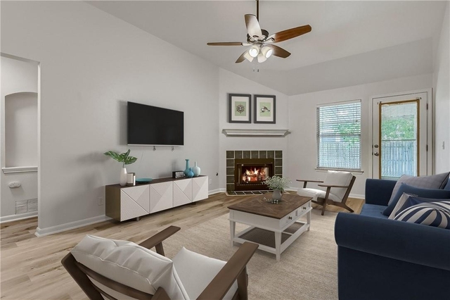 102 Osage Ct - Photo 1