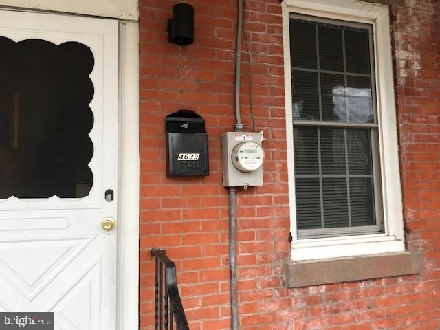 4639 Worth St - Photo 1