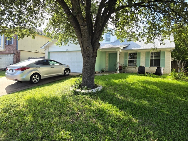 1600 Hollow Tree Blvd - Photo 1