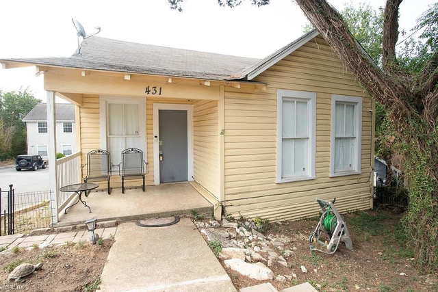 431 Lindsey St - Photo 1