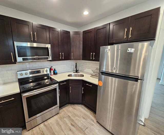 617 E Locust Avenue - Photo 1