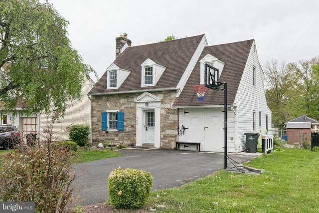 556 Anne Street - Photo 1