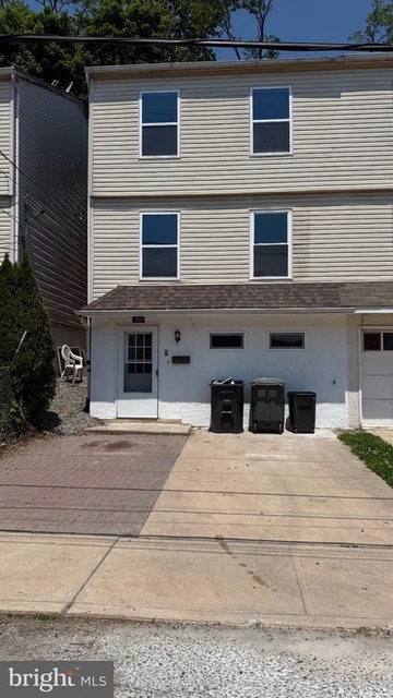 845 Poplar Street - Photo 1