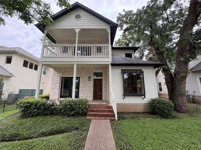 1204 W 39th St - Photo 1