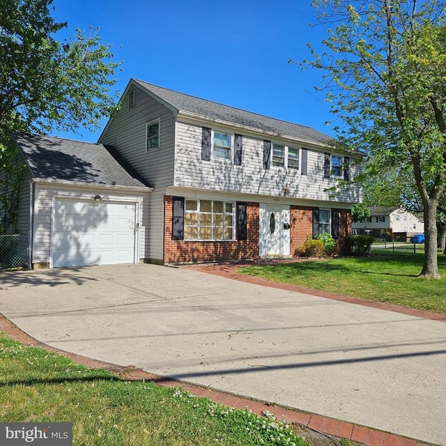 22 Plymouth Drive - Photo 1