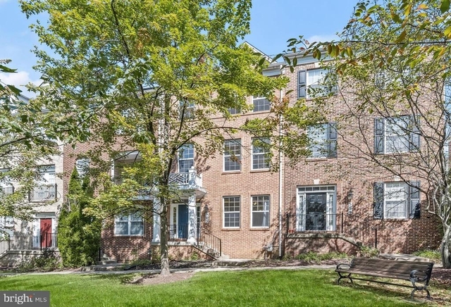 563 Pelican Avenue - Photo 1
