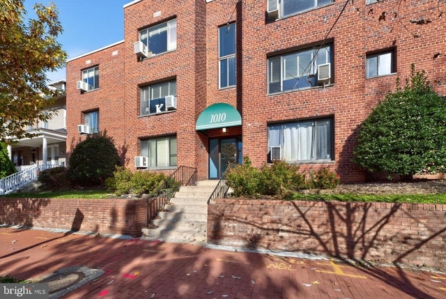 1010 G Street Ne - Photo 1