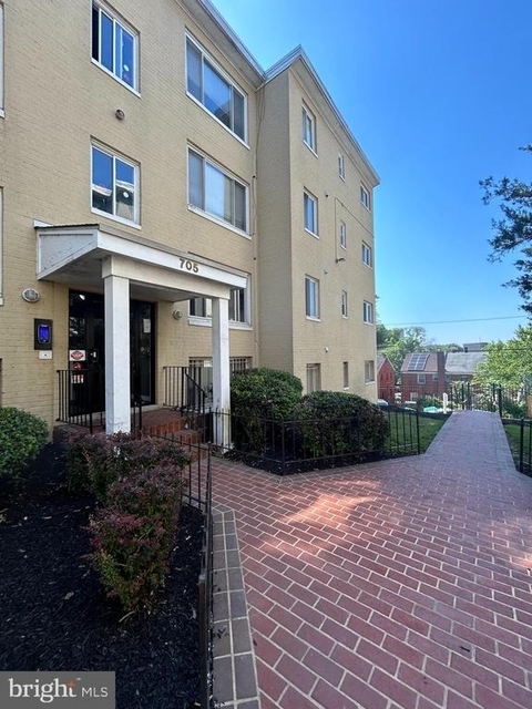 705 Brandywine Street Se - Photo 1