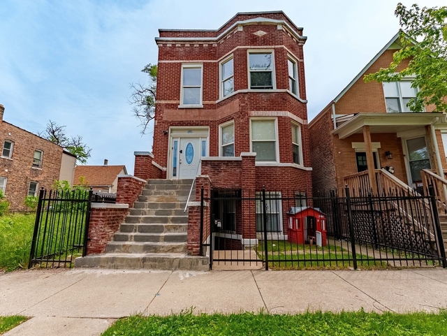 555 N Lawler Avenue - Photo 1