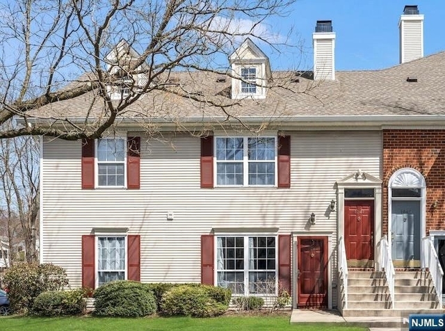 1041 Cumberland - Photo 1