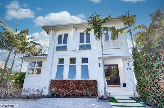 675 2nd Street S - Photo 1