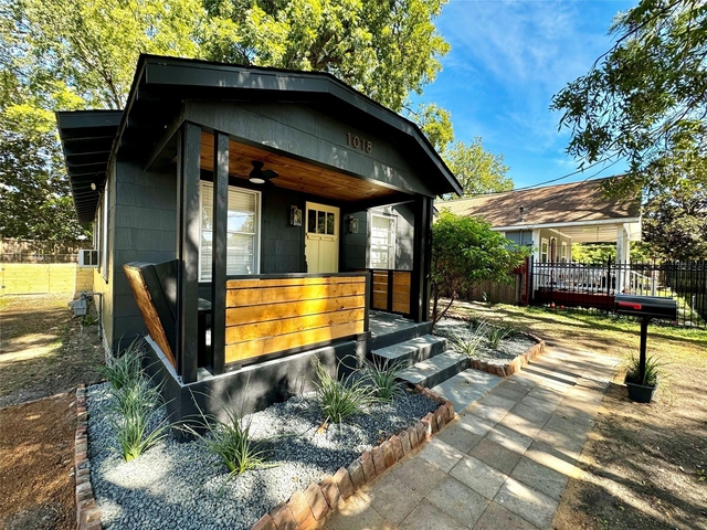 1018 Dunbar Street - Photo 1