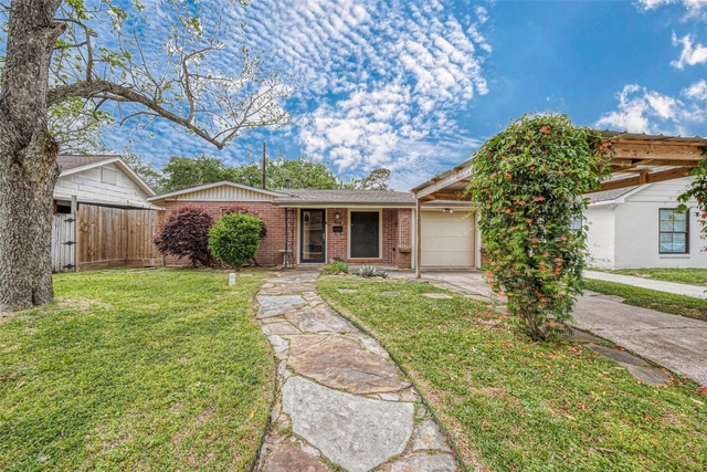 306 Graceland Street - Photo 1