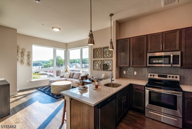 320 Valley St - Photo 1