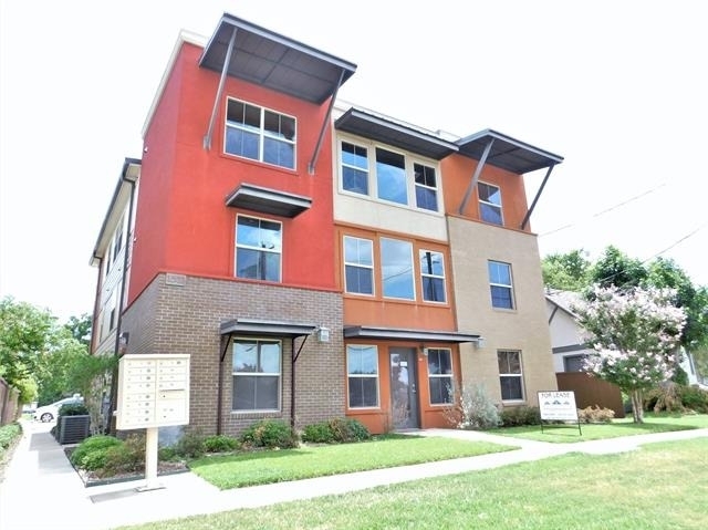 1512 N Elm Street - Photo 1