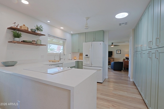703 E Auburn Drive - Photo 1