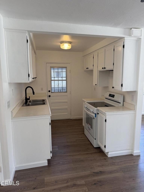 717 Halyard Street - Photo 1