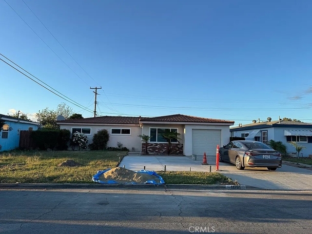 11791 Comstock - Photo 1