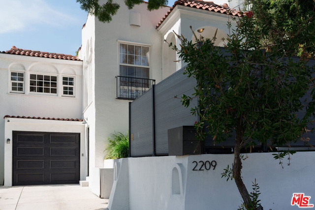 2209 N Gower Street - Photo 1
