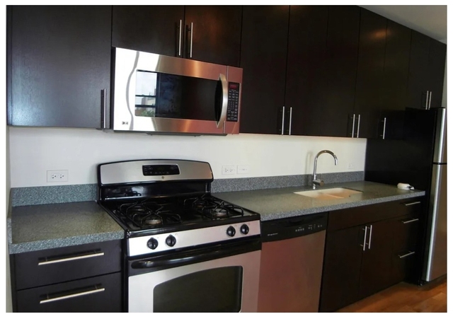 999 Willoughby Ave - Photo 1