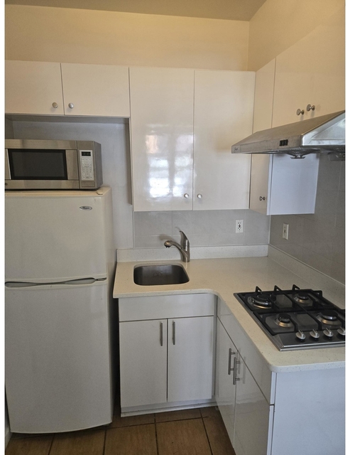 155 E 33rd St - Photo 1