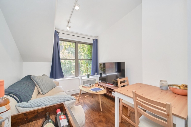 226 W 13th Street - Photo 1