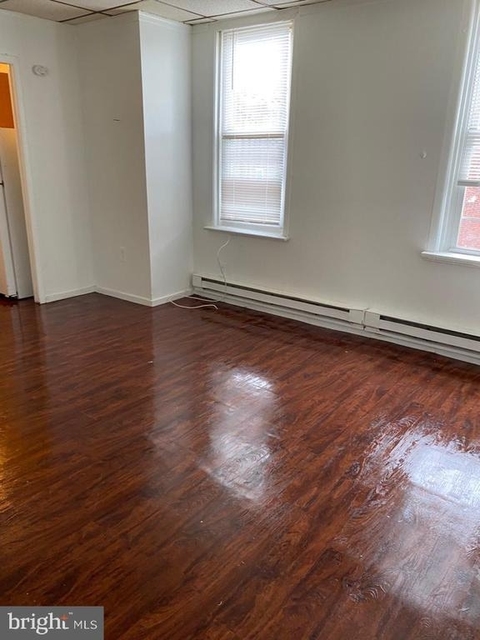 420 W Ruscomb Street - Photo 1