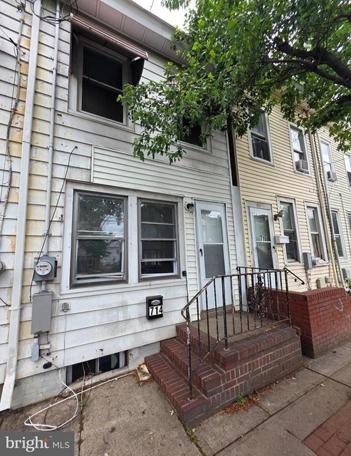 714 Roebling Avenue - Photo 1