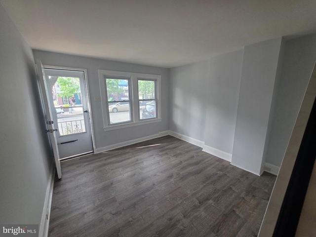 714 Roebling Avenue - Photo 1