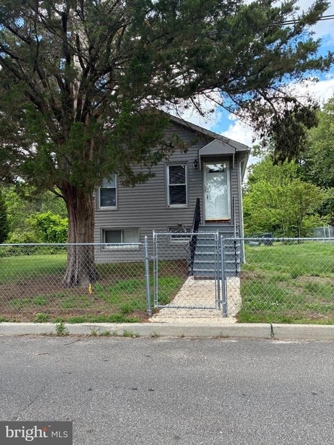 2228 Kennedy Street - Photo 1