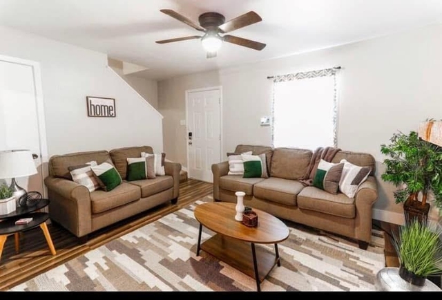 200 Laurel Dr - Photo 1