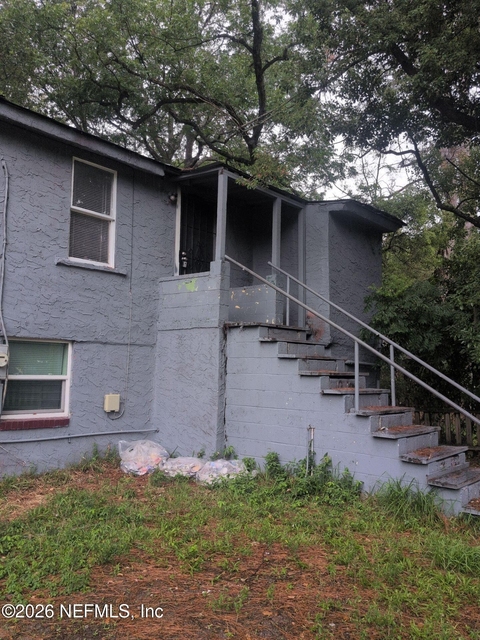 1551 W 33rd Street - Photo 1