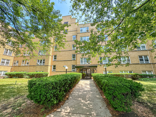 5355 N California Avenue - Photo 1