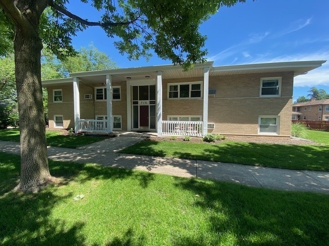 716 E Division Street - Photo 1