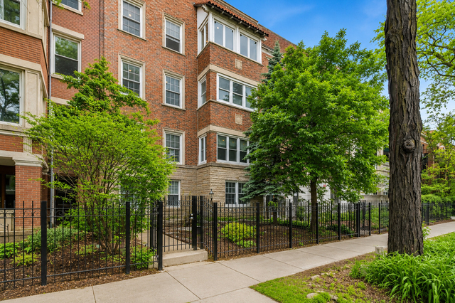6914 N Sheridan Road - Photo 1