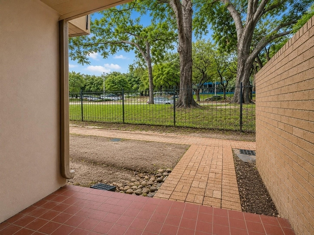 10811 Richmond Avenue - Photo 1