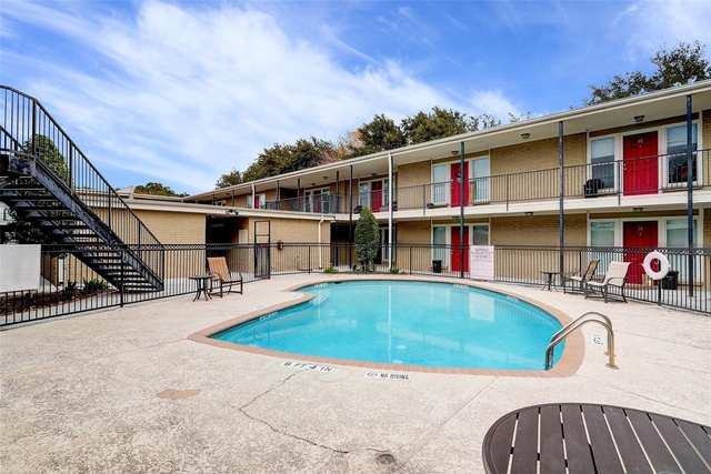 835 Heights Boulevard - Photo 1