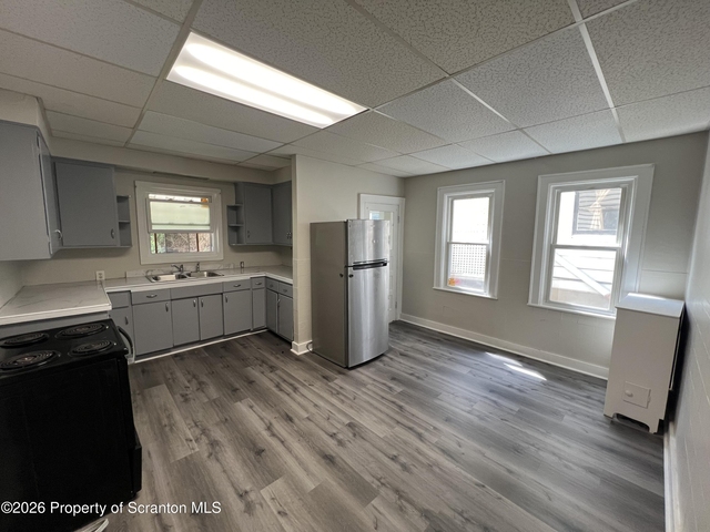 1131 W Locust Street - Photo 1